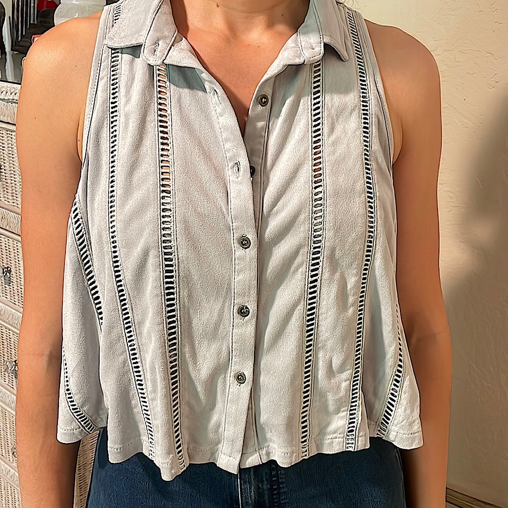 Cutest Faux suede cropped sleeveless button up